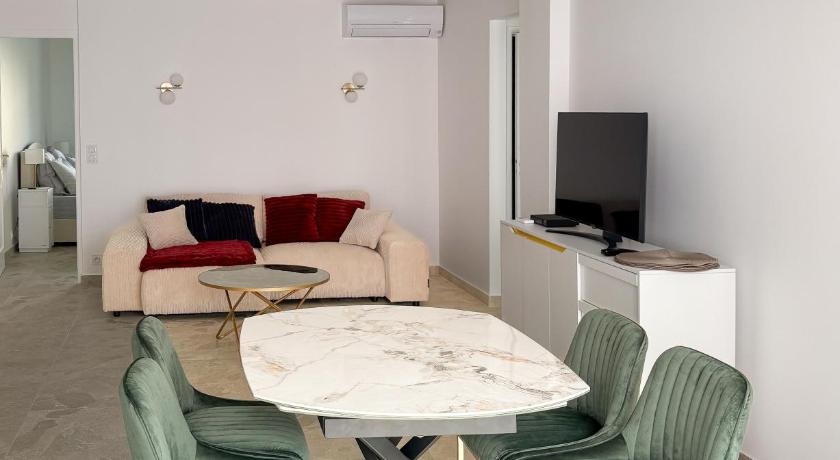 Appartement de luxe climatise, parking & 2 balcons