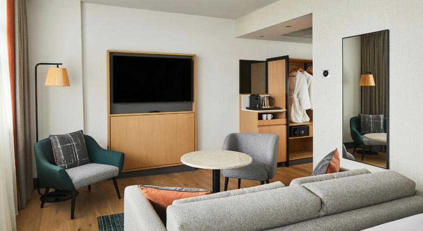 Image of Executive King Room with MClub Lounge Access 1