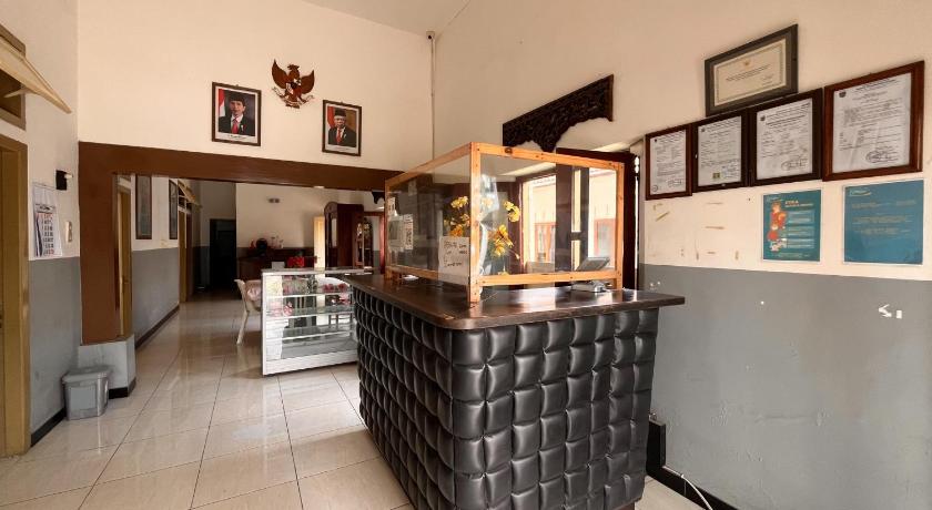 RedDoorz @ Penginapan Garuda Batu – Punten, MO
