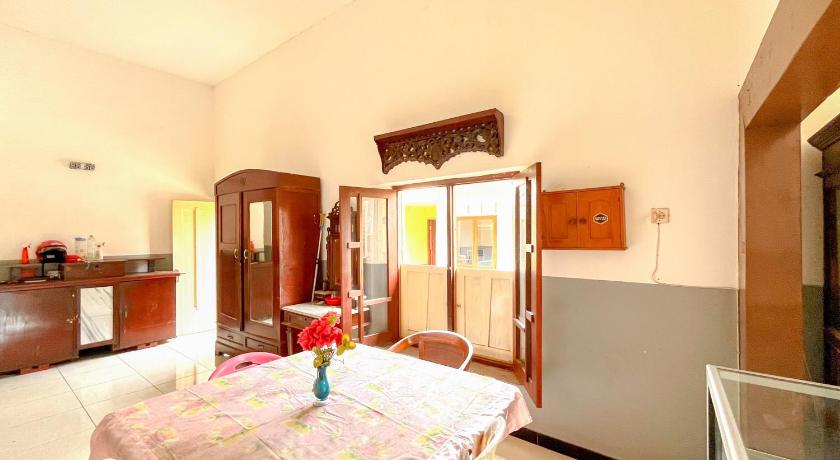 RedDoorz @ Penginapan Garuda Batu – Punten, MO
