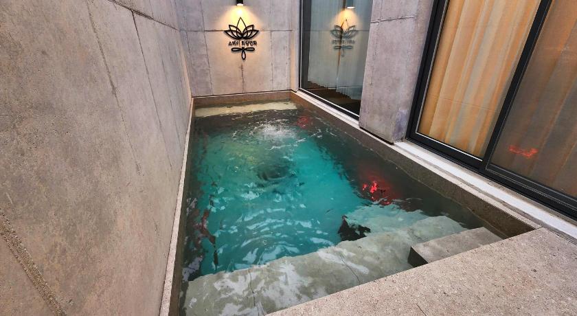 Busan Stay Hwayangyeonhwa 3-Star Guesthouse lobby