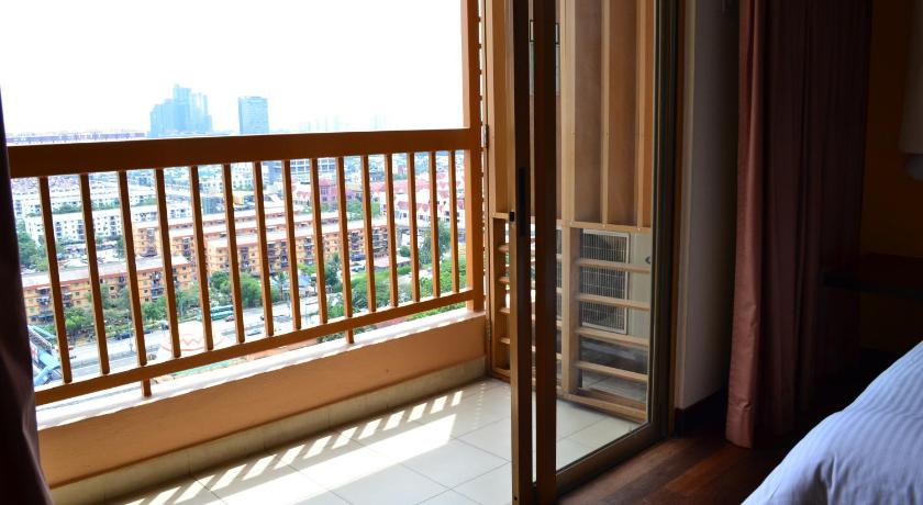 Image of Executive Suite King with Sofabed 1