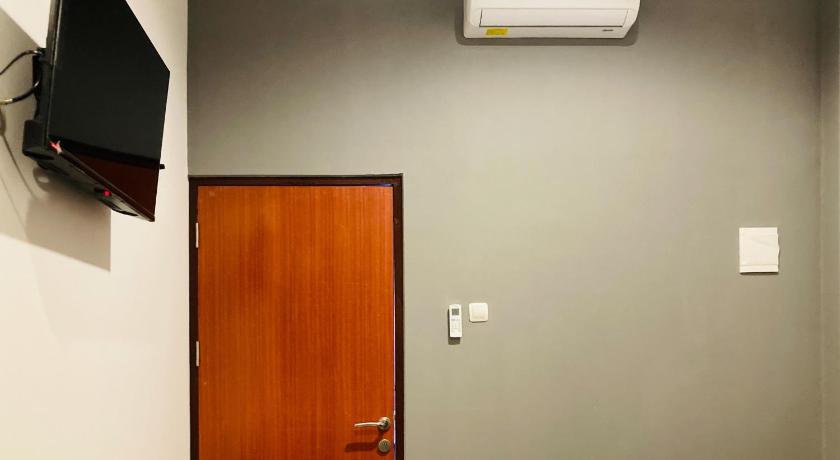 Tentram Guesthouse near Amikom Mitra RedDoorz - image 15