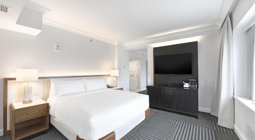 Image of 1 KING SUPERIOR SUITE 0