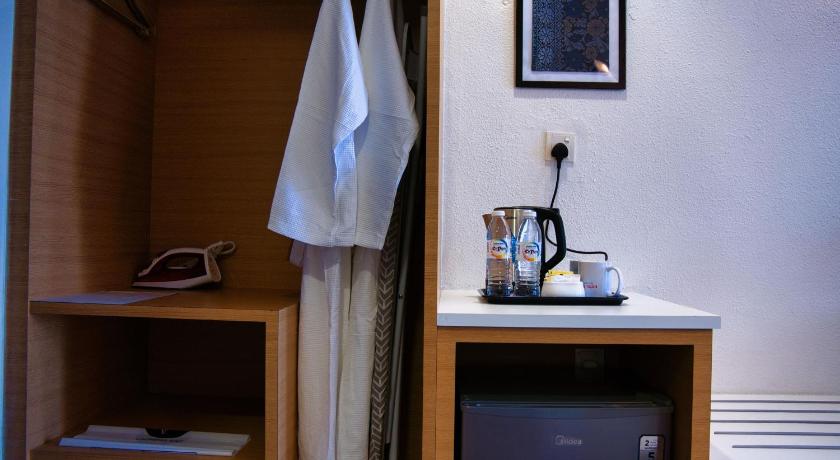 Image of Deluxe Double or Twin Room with Partial Sea View 14
