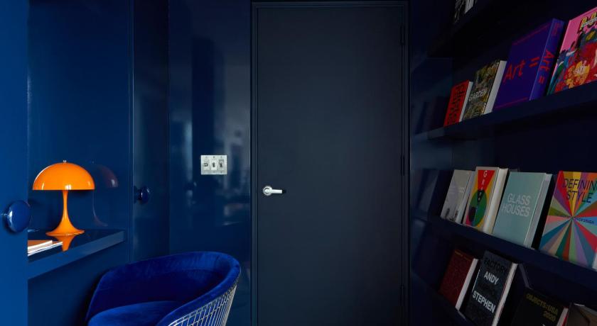 Image of Executive Suite 6