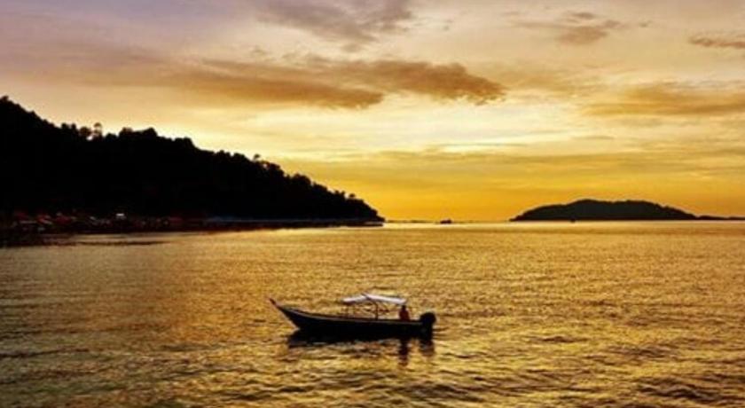 パンコール Trichrome Marina Island Pangkor Minimalist Villa 4つ星 ゲストハウス プール