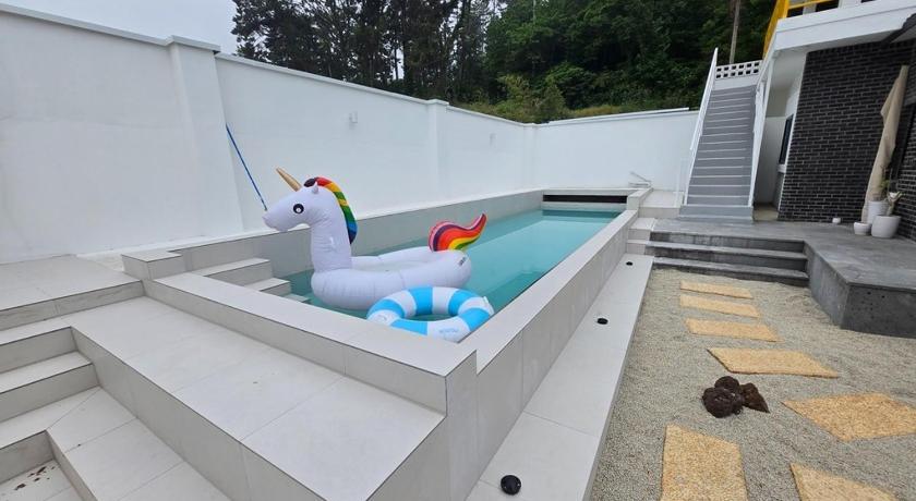 統営 Tongyeong Stay Y Ho Pool Villa 3つ星 ゲストハウス 外観