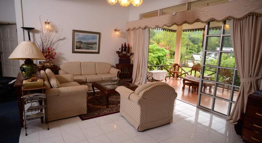 Image of Three-Bedroom Bungalow 4