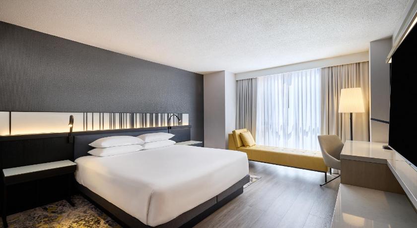 Image of 1 King Bed City View 0