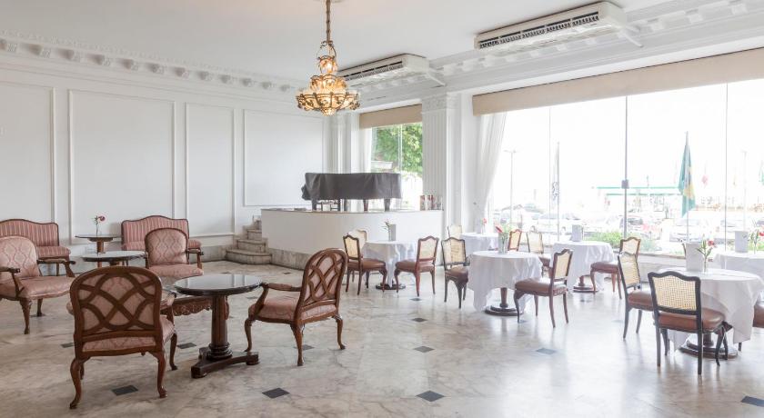 a living room filled with chairs and tables, Olinda Rio Hotel in Rio De Janeiro