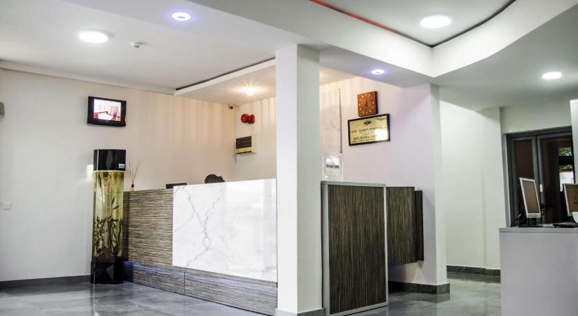 Hotel Rosebud photo