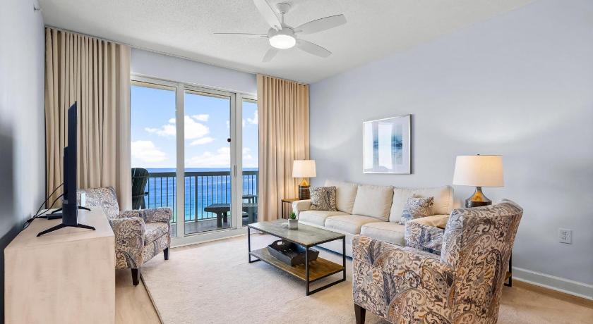Image of Two-Bedroom Apartment with Balcony and Sea View 3