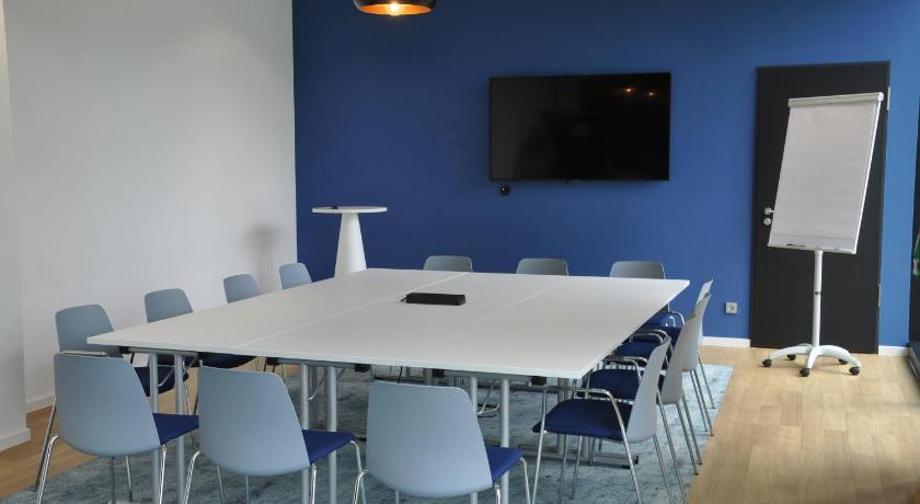 辛德尔芬根 Holiday Inn - the niu, Star Sindelfingen By IHG 3星级 酒店 泳池