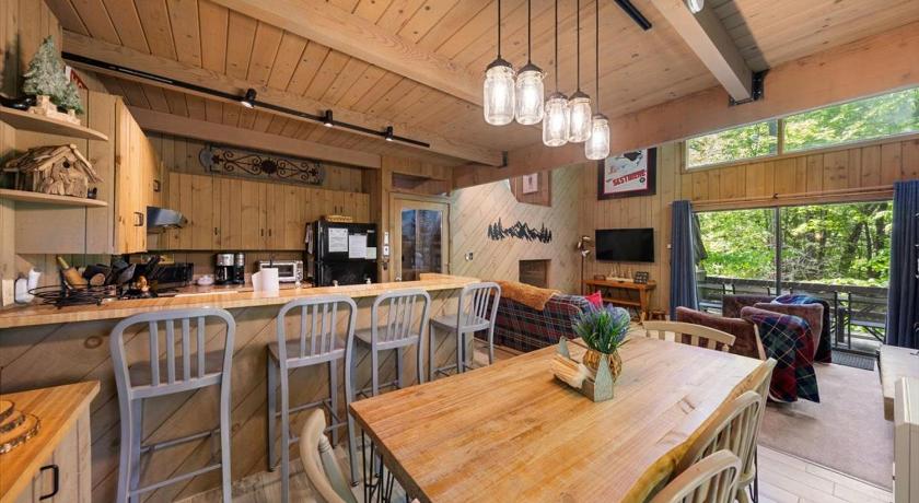 노스 콘웨이 (NH) North Conway Ski Townhouse Near White Mountains 2성급 숙소 레스토랑