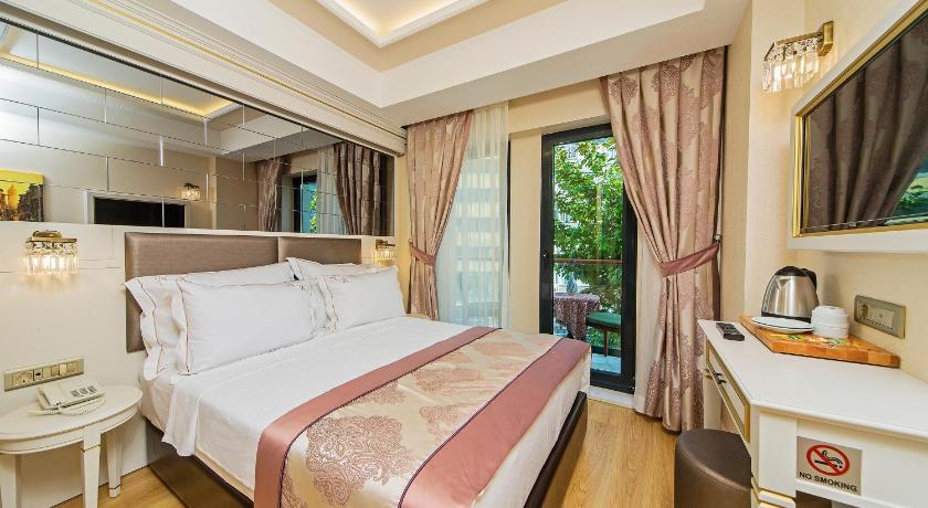 Grand Naki Hotel photo