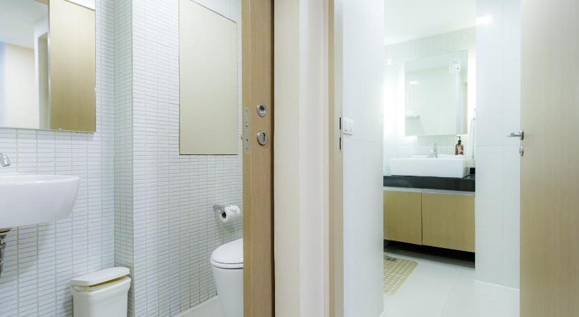 Image of Studio Executive 6