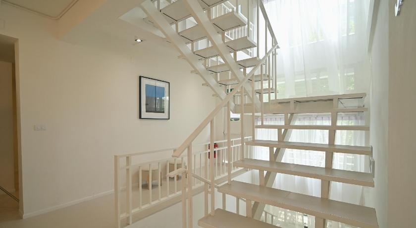 Yummy House - image 3