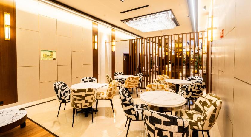 Grand Astoria Hotel - image 13