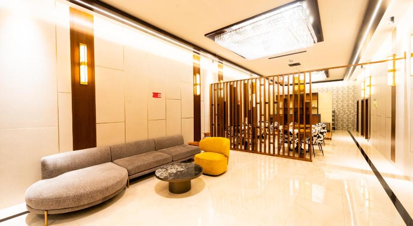 Grand Astoria Hotel - main image