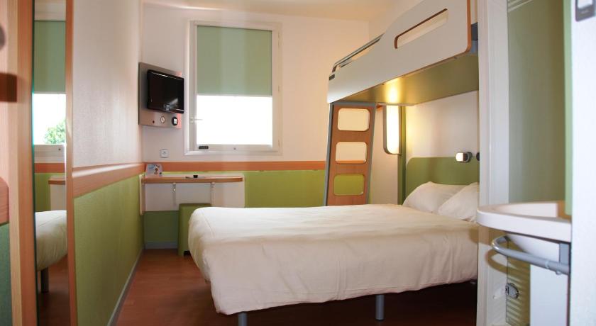 Image of Triple - Room For 3 People With 3 Single Beds. 4