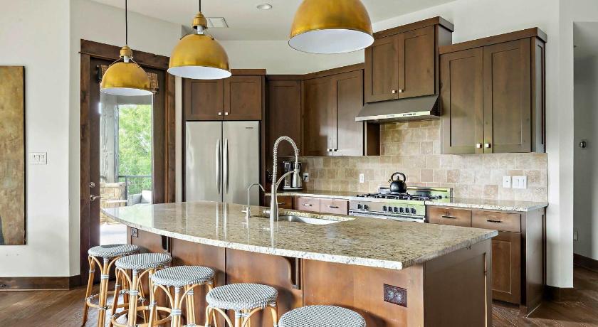 스파이스우드 Lake Travis Luxe Villa - 4BR, Pickleball & BBQ 4성급 숙소 로비