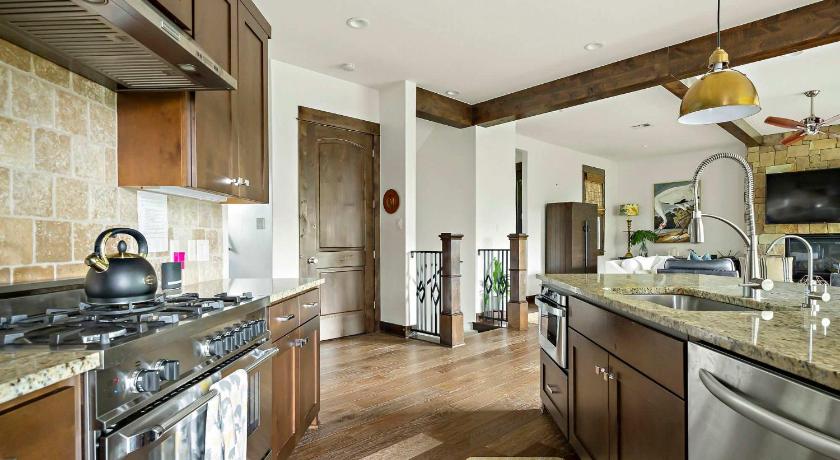스파이스우드 Lake Travis Luxe Villa - 4BR, Pickleball & BBQ 4성급 숙소 전망