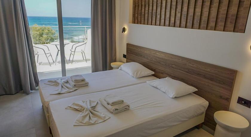 Image of Twin Room with Sea View 0