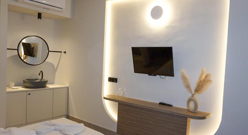 Image of Quadruple Room with Sea View 11