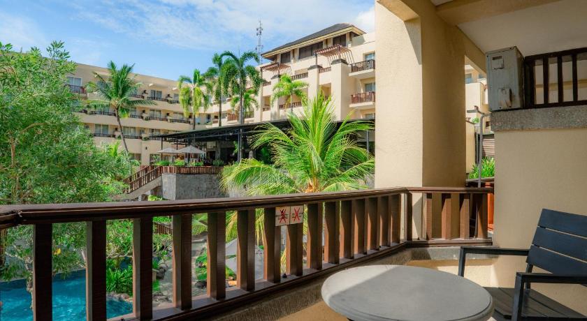 صورة ديلوكس مطلة على المسبح (Deluxe Pool View) 1