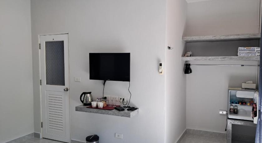 Image of Deluxe Double Room with Shower 12