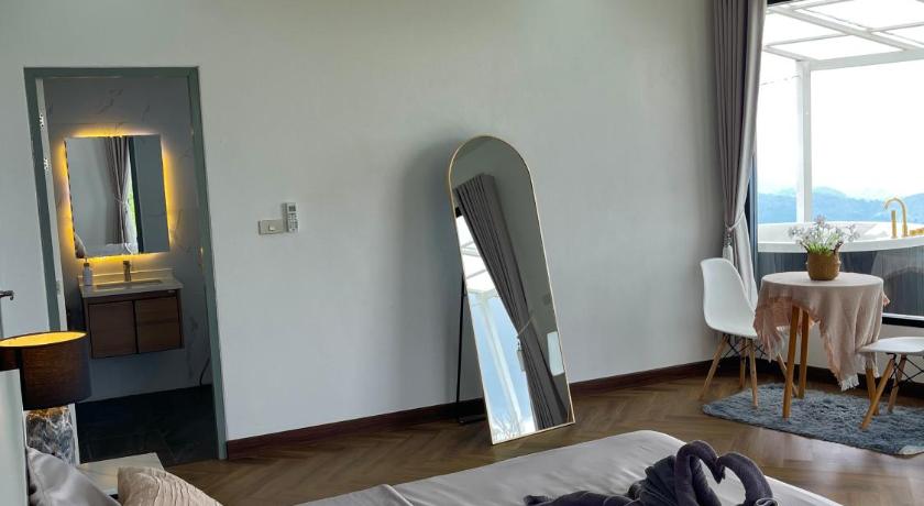Image of Suite with Hot Tub 14