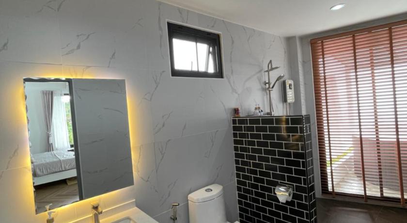 Image of Suite with Hot Tub 12
