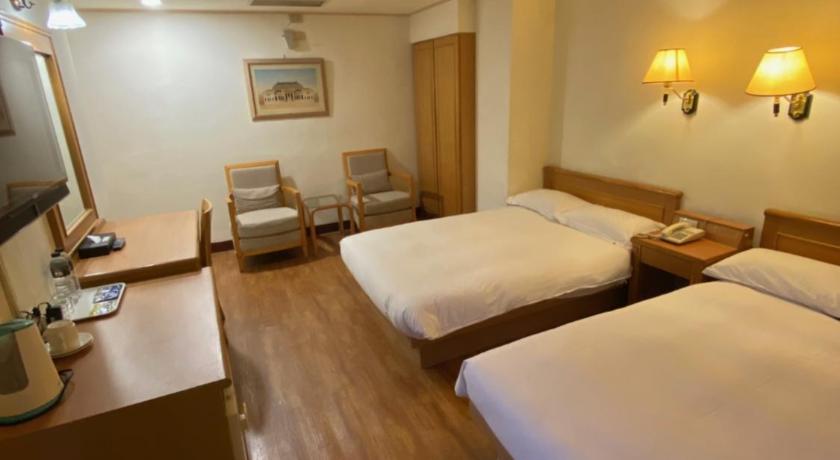 Riverside Hotel - image 4