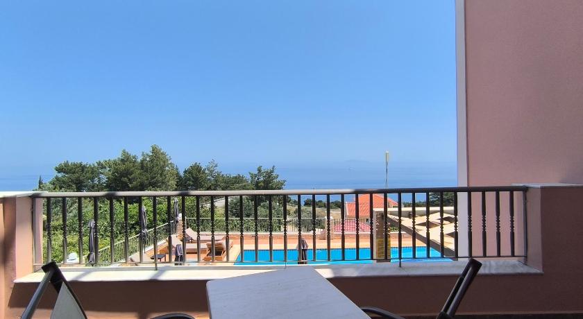 Image of Twin Room with Sea View 13
