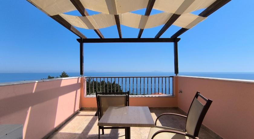 Image of Family Room with Sea View 9