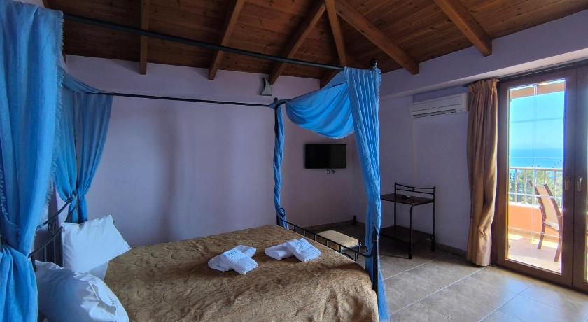 Image of Family Room with Sea View 17