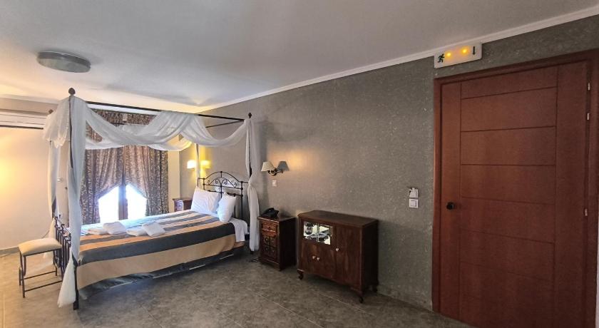 Image of Deluxe Double Room with Sea View 7
