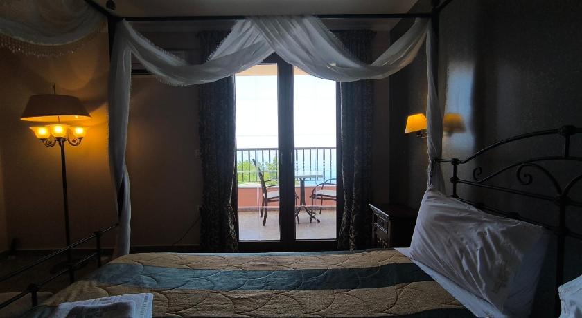 Image of Deluxe Double Room with Sea View 9