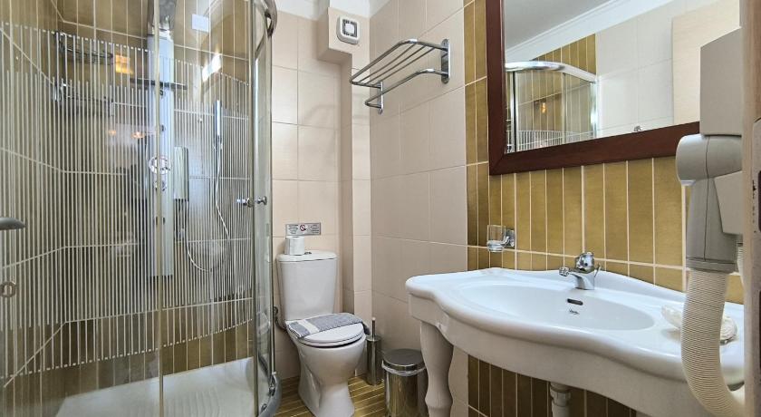 Image of Deluxe Double Room with Balcony and Sea View 2