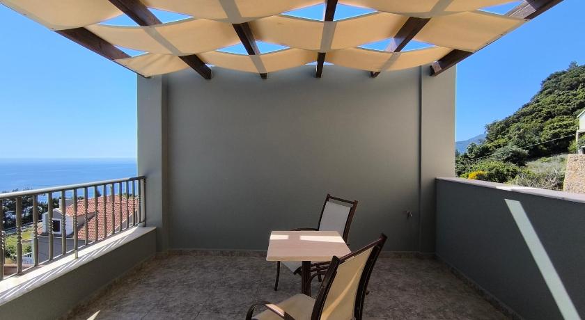 Image of Deluxe Double Room with Balcony and Sea View 6