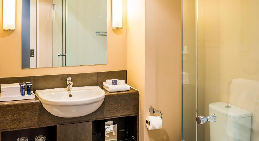 Image of Premier One-Bedroom Twin Suite 2