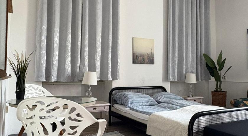 Nr 1 Gemutliches Zimmer im Zentrum 300m vom Marktplatz entfernt mit Stadtblick WLAN WC und Duschkabi