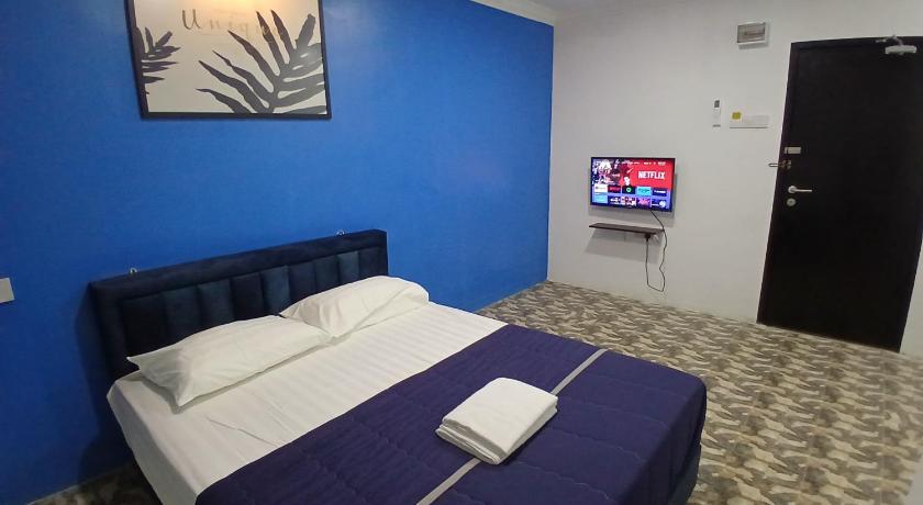 BOSS HOTEL - image 2