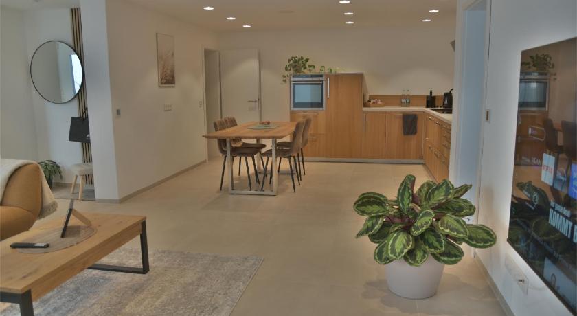 ガイジンゲン DonauDeluxe 4つ星 シングルルーム レストラン