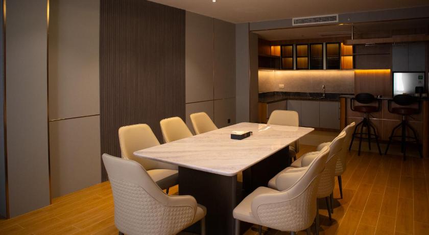 AGlow Hotel Harbor Bay Batam - image 7