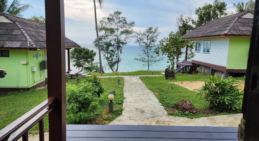 Image of Bungalow with Sea View 4