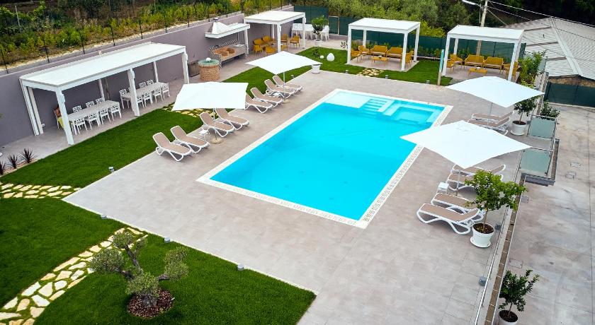 Villa Mary Pool