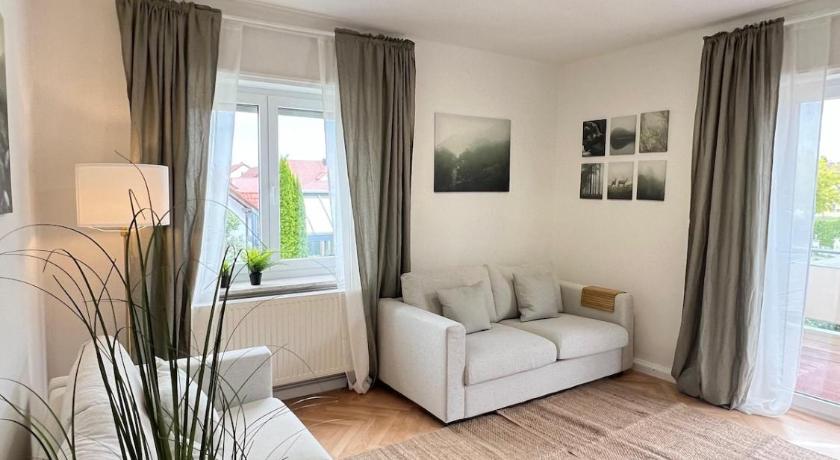 ZORO - 4 Zimmer- Kuche - Balkon