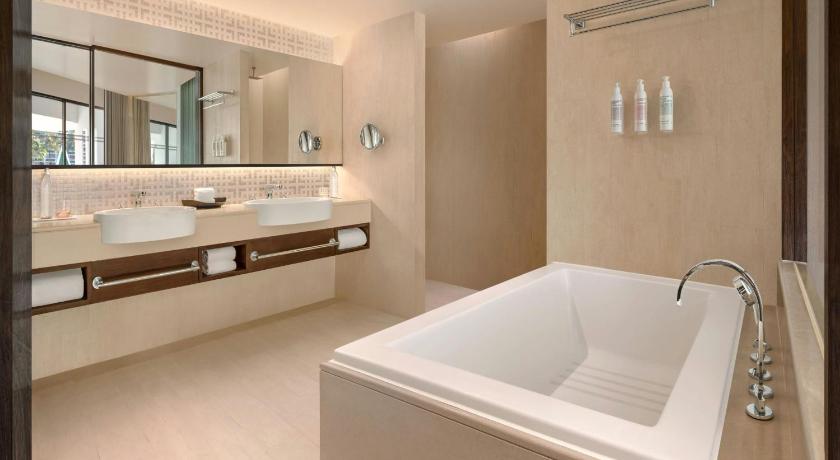 Óceánparti deluxe lakosztály külön hálószobával és erkéllyel (Deluxe Suite, 1 Bedroom Suite, Oceanfront, Balcony) fotója 2